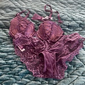 Never worn! Wrong size. Nice set.